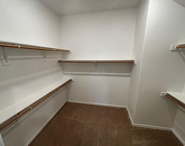 1104 Canterbury Lane - Photo Thumbnail 24