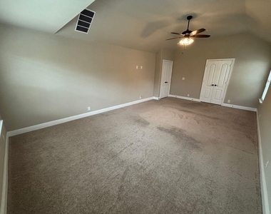 1104 Canterbury Lane - Photo Thumbnail 23