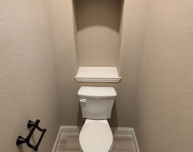 1104 Canterbury Lane - Photo Thumbnail 25