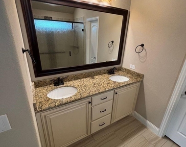 1104 Canterbury Lane - Photo Thumbnail 22