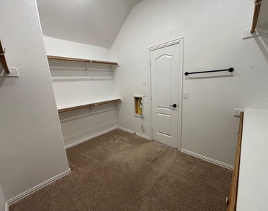 1104 Canterbury Lane - Photo Thumbnail 26