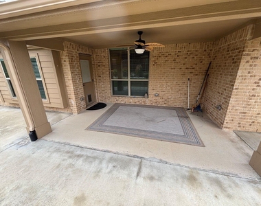 1104 Canterbury Lane - Photo Thumbnail 30