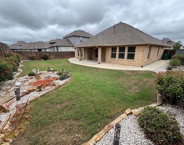 1104 Canterbury Lane - Photo Thumbnail 32