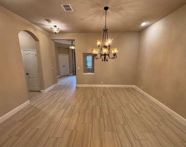 1104 Canterbury Lane - Photo Thumbnail 16