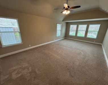 1104 Canterbury Lane - Photo Thumbnail 19
