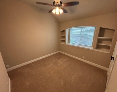 1104 Canterbury Lane - Photo Thumbnail 2