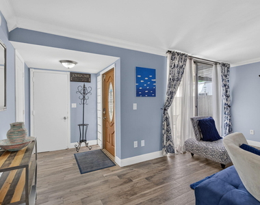 20533 Ne 6th Court - Photo Thumbnail 2