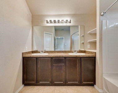 6320 Eagle Pier Way - Photo Thumbnail 12