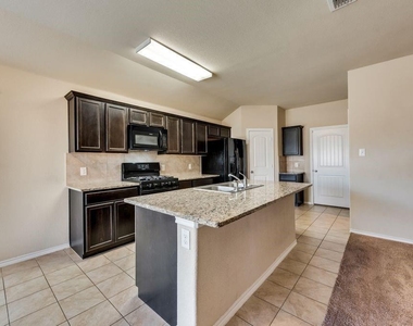 6320 Eagle Pier Way - Photo Thumbnail 5