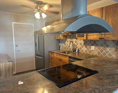 5100 Dupont Boulevard - Photo Thumbnail 2