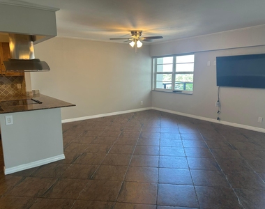 5100 Dupont Boulevard - Photo Thumbnail 3
