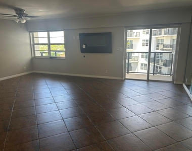 5100 Dupont Boulevard - Photo Thumbnail 4