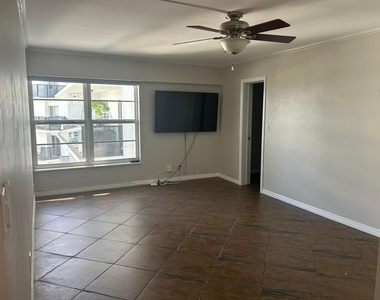 5100 Dupont Boulevard - Photo Thumbnail 6