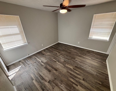 2522 Cunningham Street - Photo Thumbnail 1