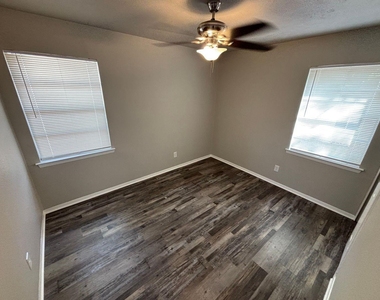 2522 Cunningham Street - Photo Thumbnail 3