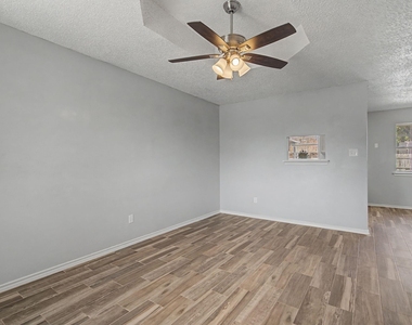 114 Prairie Creek Circle - Photo Thumbnail 2