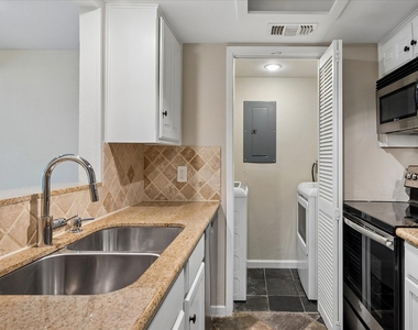 3815 Holland Avenue - Photo Thumbnail 10