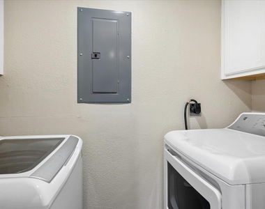 3815 Holland Avenue - Photo Thumbnail 11
