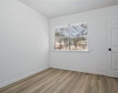 404 Limestone Drive - Photo Thumbnail 17