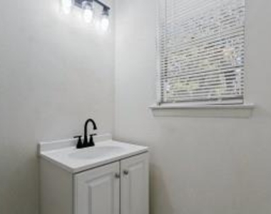404 Limestone Drive - Photo Thumbnail 9
