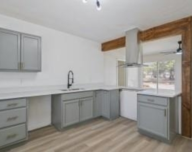 404 Limestone Drive - Photo Thumbnail 5