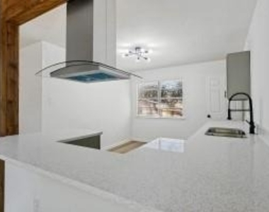 404 Limestone Drive - Photo Thumbnail 8