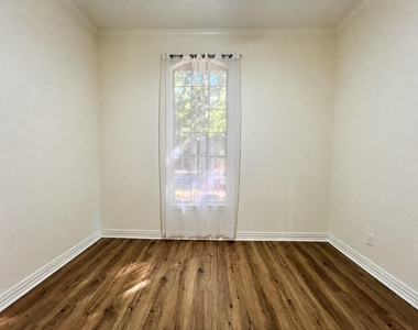 1606 Sarah Brooks Drive - Photo Thumbnail 26
