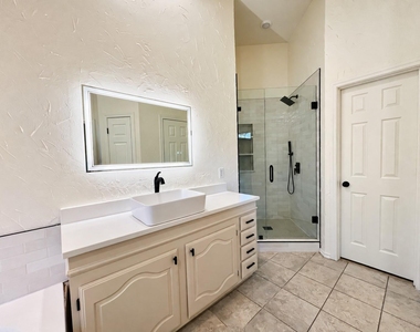 1606 Sarah Brooks Drive - Photo Thumbnail 20