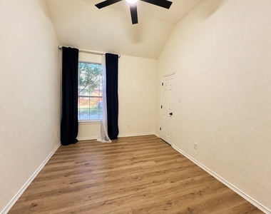 1606 Sarah Brooks Drive - Photo Thumbnail 24