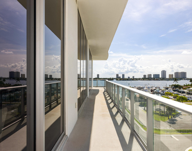 220 Lake Shore Drive - Photo Thumbnail 6