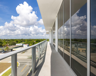 220 Lake Shore Drive - Photo Thumbnail 5