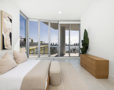 220 Lake Shore Drive - Photo Thumbnail 15