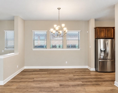 1621 Rose Willow Way - Photo Thumbnail 7