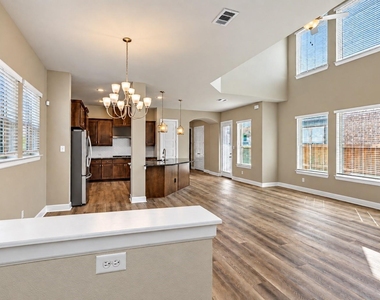 1621 Rose Willow Way - Photo Thumbnail 16