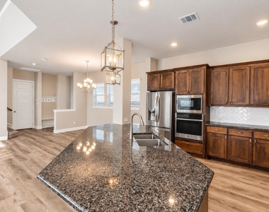 1621 Rose Willow Way - Photo Thumbnail 9
