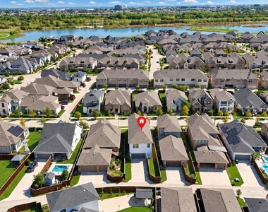 1621 Rose Willow Way - Photo Thumbnail 2