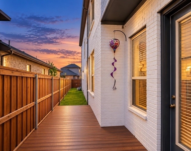 1621 Rose Willow Way - Photo Thumbnail 32
