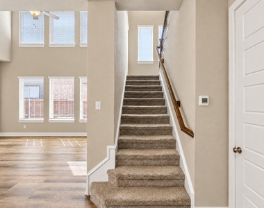 1621 Rose Willow Way - Photo Thumbnail 17