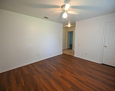 105 S Wilson Street - Photo Thumbnail 3