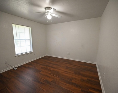 105 S Wilson Street - Photo Thumbnail 5