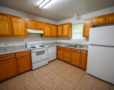 105 S Wilson Street - Photo Thumbnail 2