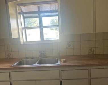 5922 Thomas Street - Photo Thumbnail 12