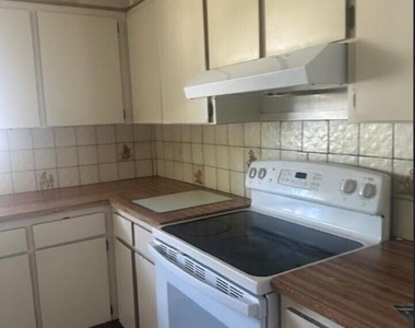 5922 Thomas Street - Photo Thumbnail 10