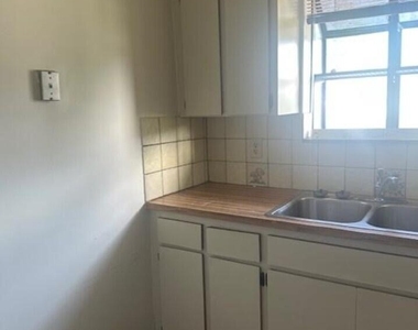 5922 Thomas Street - Photo Thumbnail 11