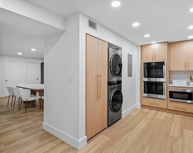 7370 Orangewood Lane - Photo Thumbnail 8