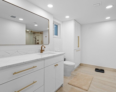 7370 Orangewood Lane - Photo Thumbnail 12
