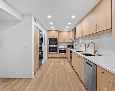 7370 Orangewood Lane - Photo Thumbnail 7