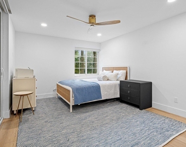 7370 Orangewood Lane - Photo Thumbnail 14