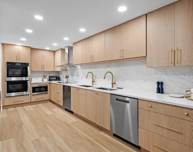 7370 Orangewood Lane - Photo Thumbnail 4