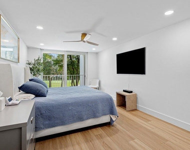 7370 Orangewood Lane - Photo Thumbnail 11
